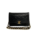 Chanel Black Leather Shoulder Bag (Pre-Owned)