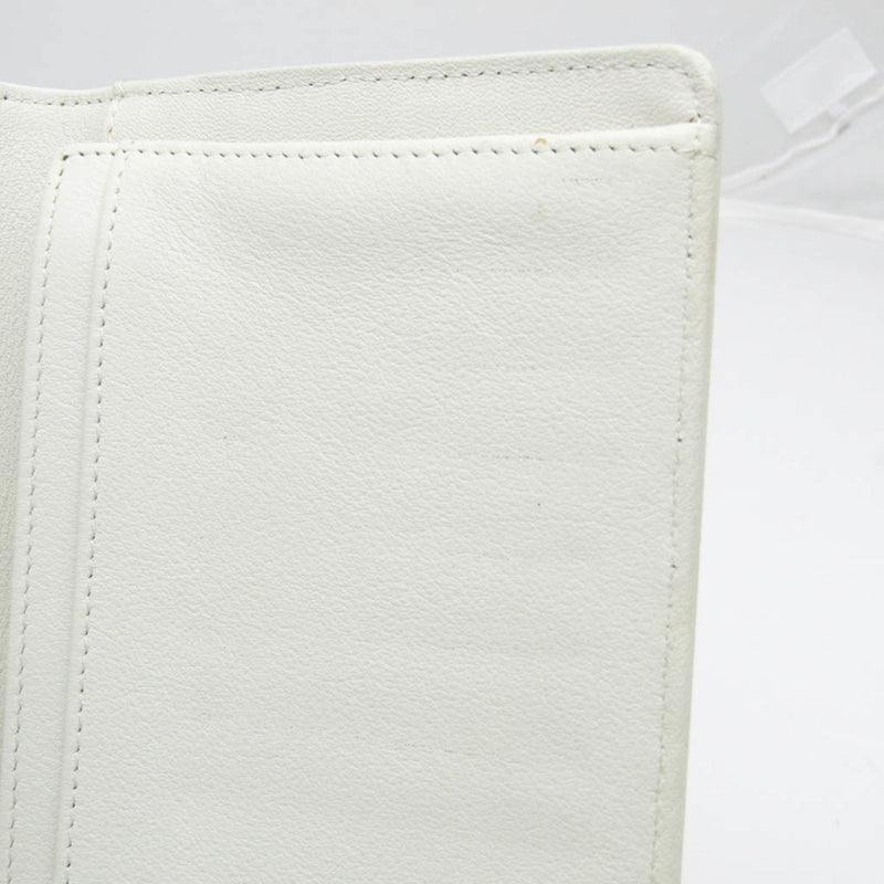 Chanel V-Stich White Leather Wallet  (Pre-Owned)