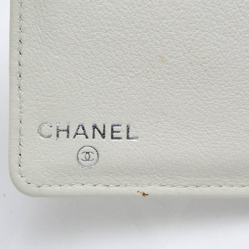 Chanel V-Stich White Leather Wallet  (Pre-Owned)