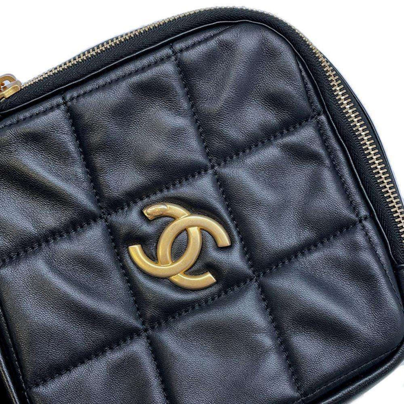 Chanel Matelassé Black Leather Shoulder Bag (Pre-Owned)