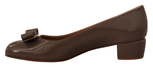 Salvatore Ferragamo Elegant Caraway Brown Pumps with Vara Women's Bow