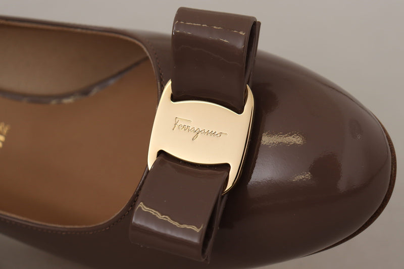 Salvatore Ferragamo Elegant Caraway Brown Pumps with Vara Women's Bow