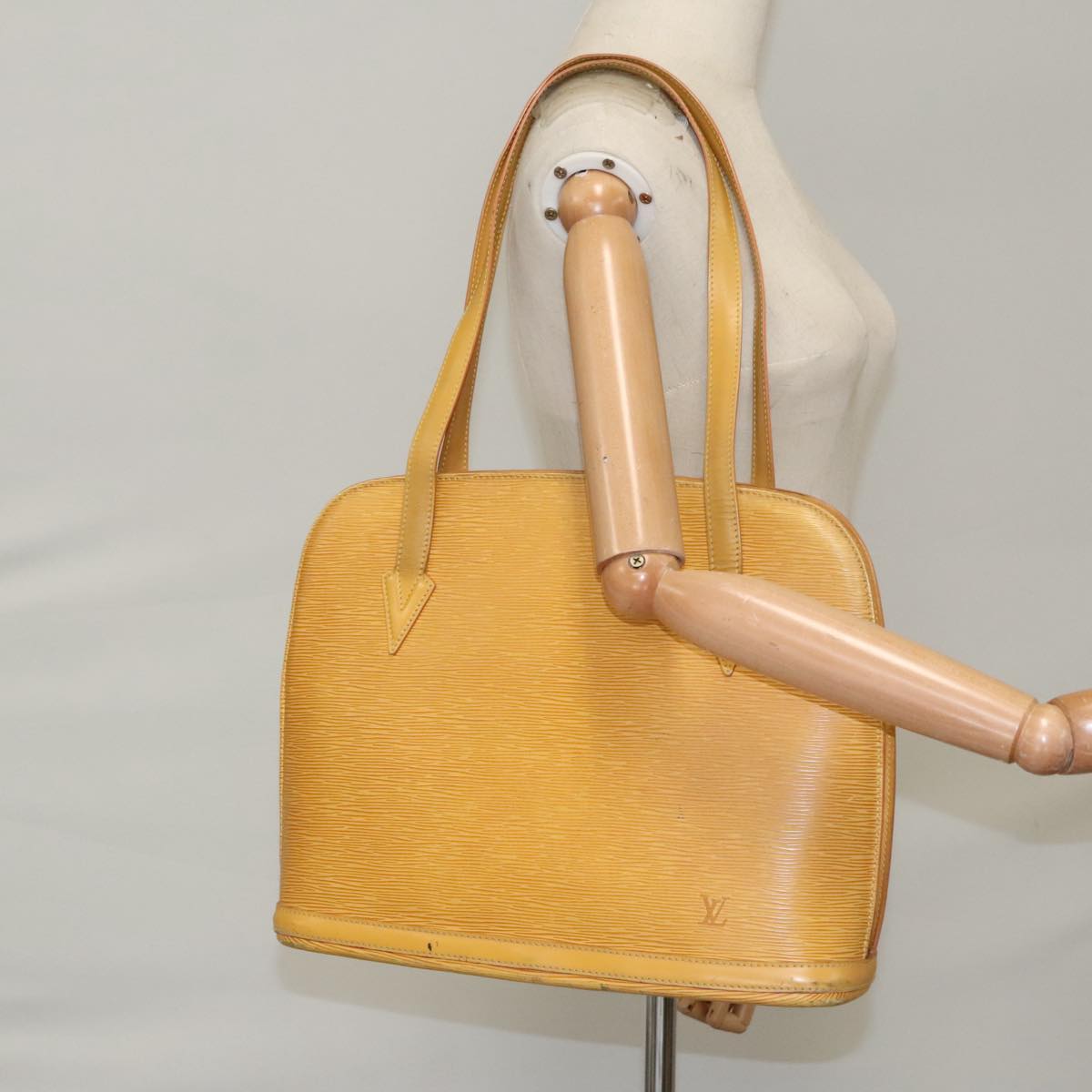 Louis Vuitton Lussac Yellow Leather Shoulder Bag (Pre-Owned)