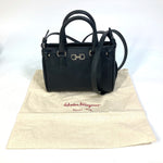 Salvatore Ferragamo Black Leather Shoulder Bag (Pre-Owned)