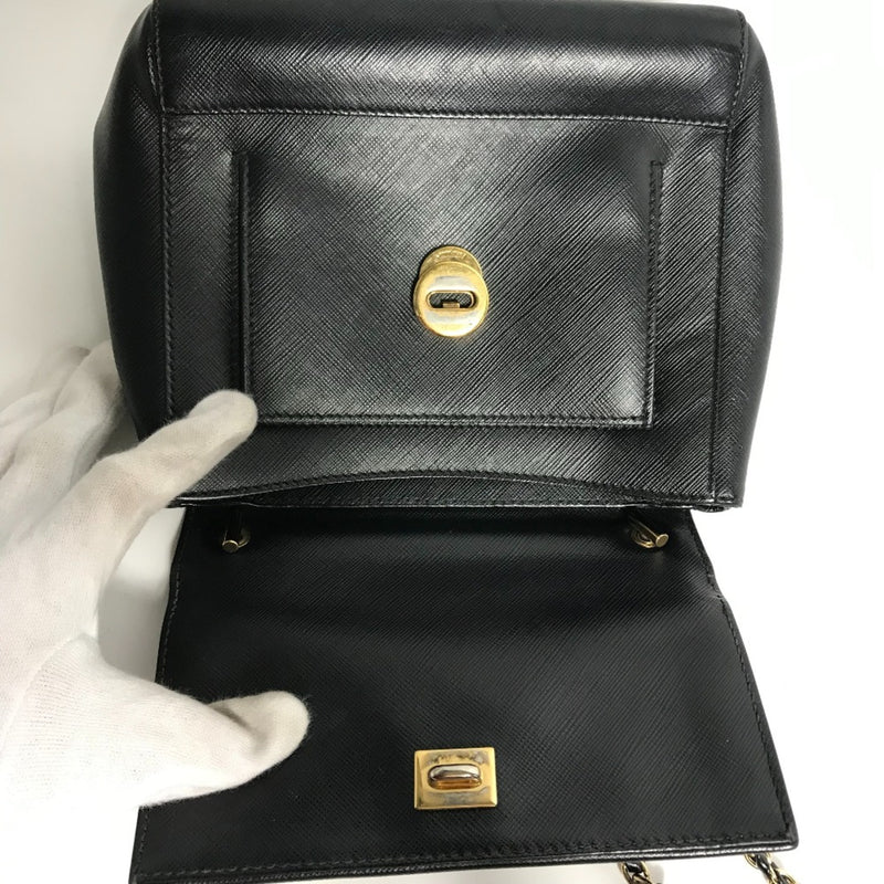 Salvatore Ferragamo Black Leather Shoulder Bag (Pre-Owned)