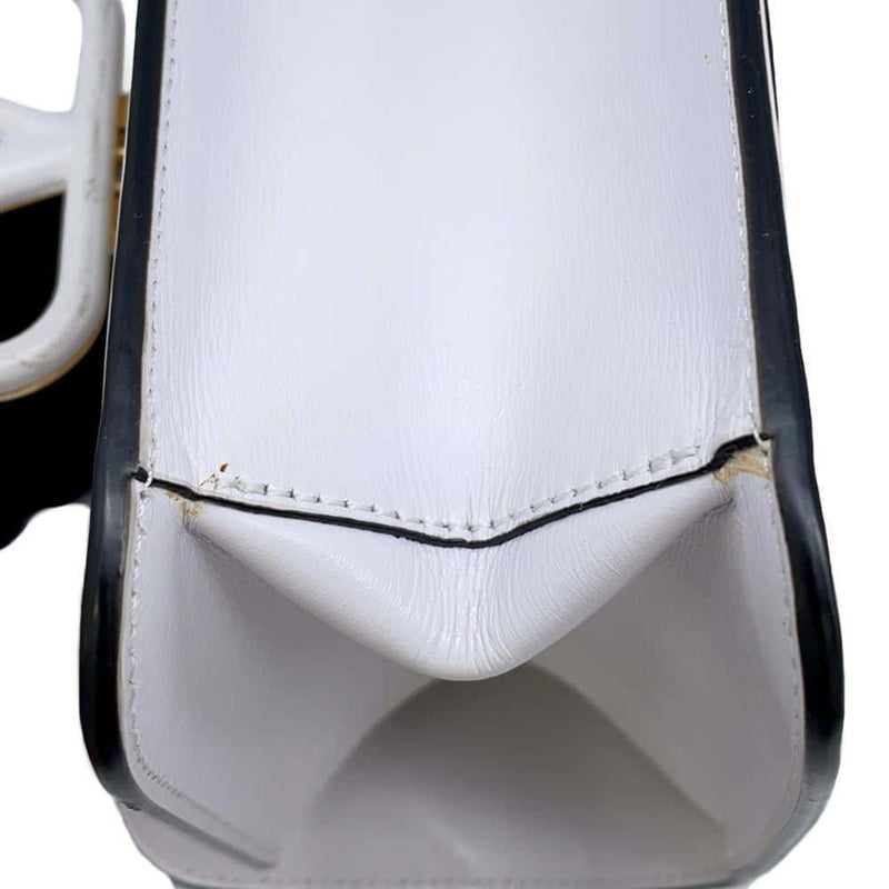 Valentino Garavani White Leather Shoulder Bag (Pre-Owned)