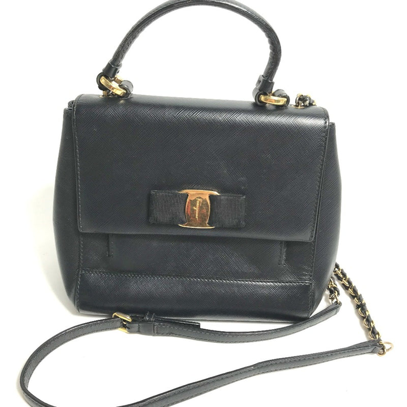 Salvatore Ferragamo Black Leather Shoulder Bag (Pre-Owned)