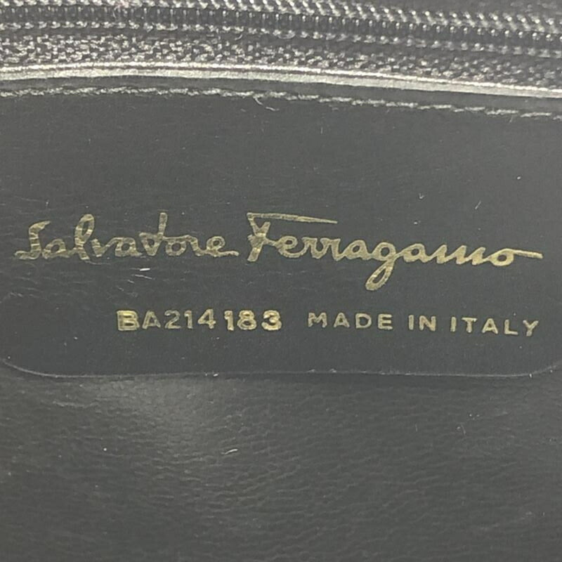 Salvatore Ferragamo Black Leather Shoulder Bag (Pre-Owned)