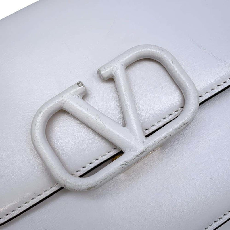 Valentino Garavani White Leather Shoulder Bag (Pre-Owned)