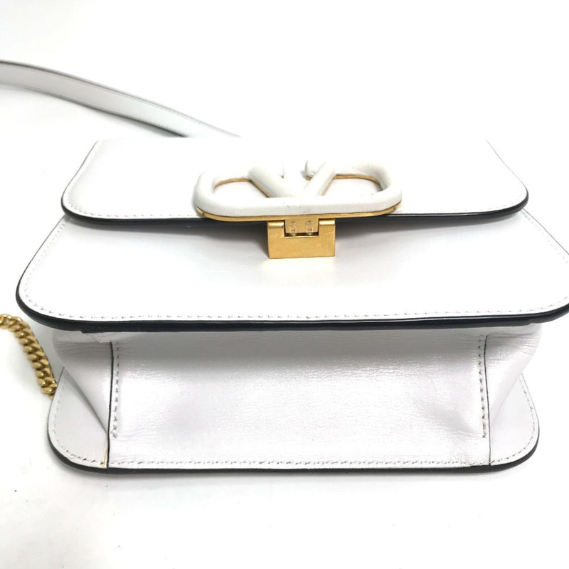 Valentino Garavani White Leather Shoulder Bag (Pre-Owned)