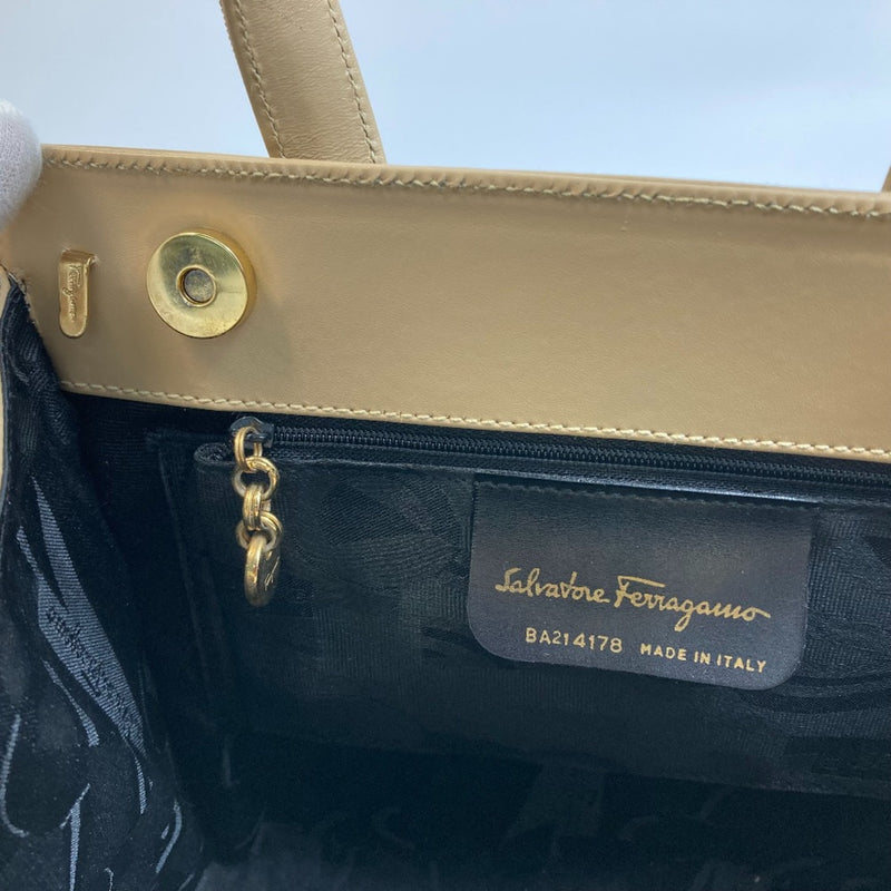 Salvatore Ferragamo Beige Leather Handbag (Pre-Owned)