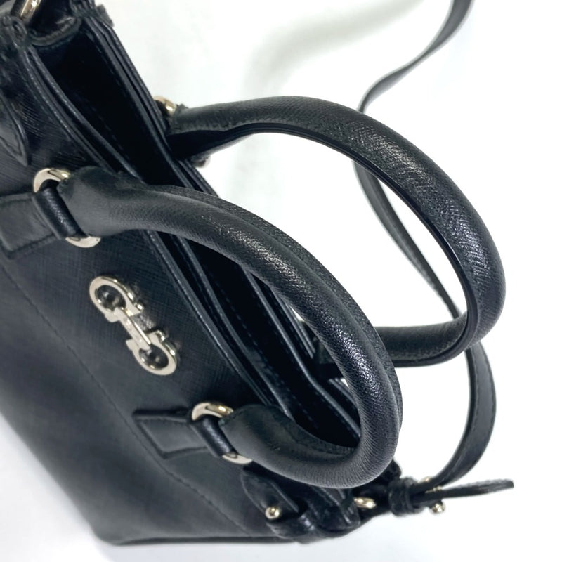 Salvatore Ferragamo Black Leather Shoulder Bag (Pre-Owned)