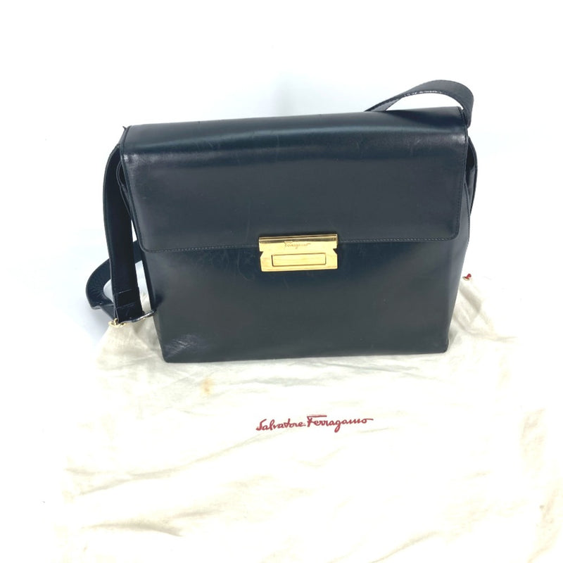 Salvatore Ferragamo Black Leather Shoulder Bag (Pre-Owned)