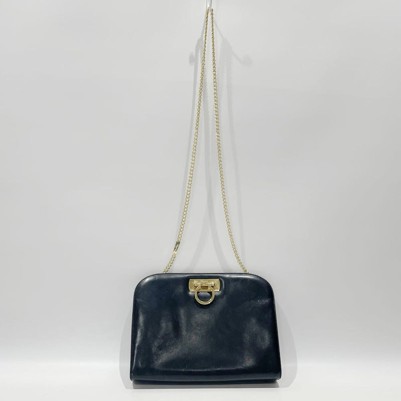 Salvatore Ferragamo Black Leather Shoulder Bag (Pre-Owned)