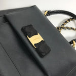 Salvatore Ferragamo Black Leather Shoulder Bag (Pre-Owned)