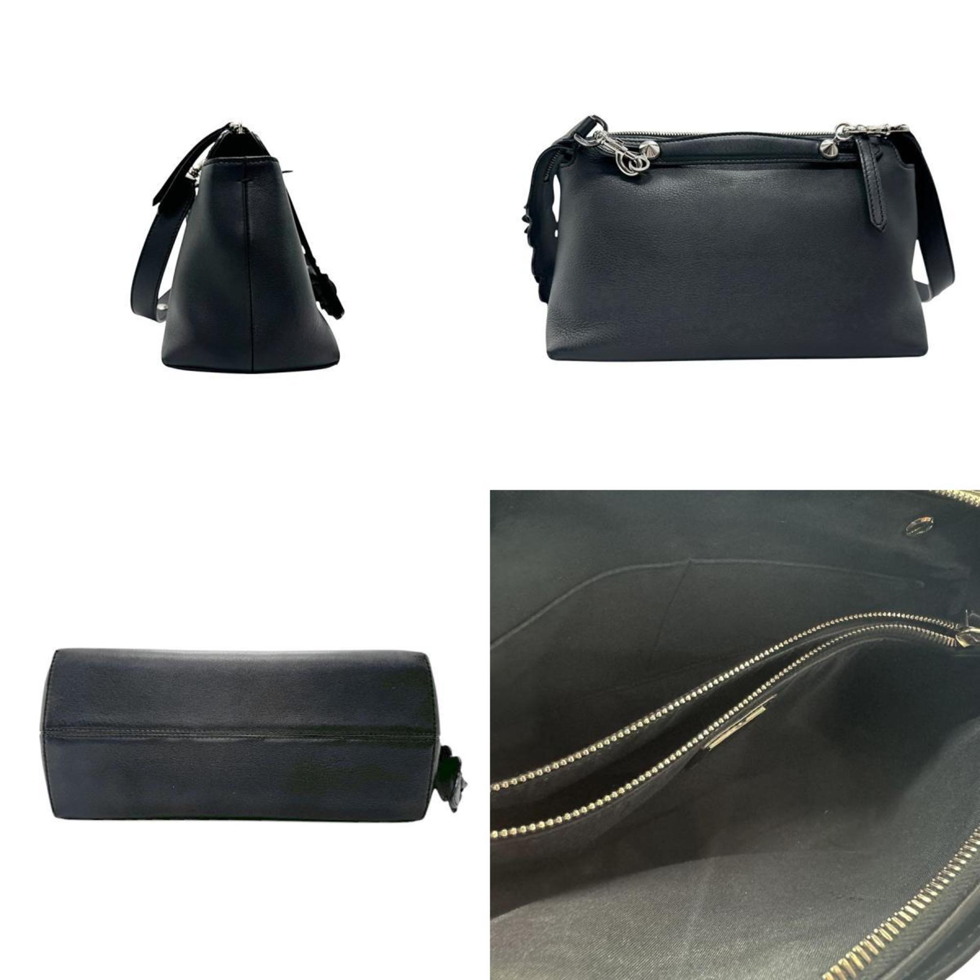 Fendi Black Leather Shoulder Bag (Pre-Owned)