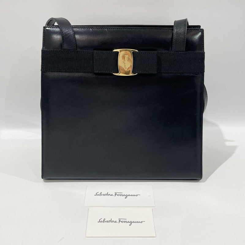 Salvatore Ferragamo Black Leather Shoulder Bag (Pre-Owned)