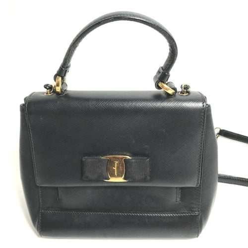 Salvatore Ferragamo Black Leather Shoulder Bag (Pre-Owned)