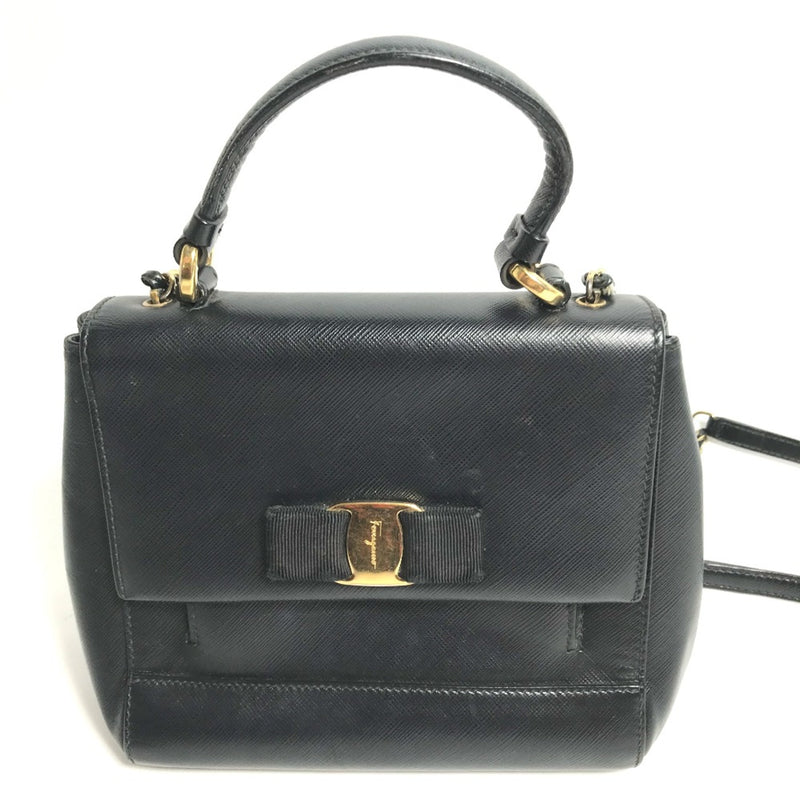 Salvatore Ferragamo Black Leather Shoulder Bag (Pre-Owned)