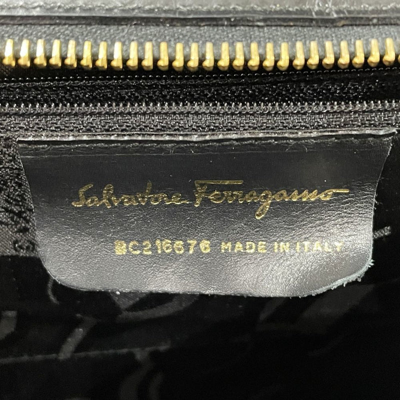 Salvatore Ferragamo Black Leather Shoulder Bag (Pre-Owned)