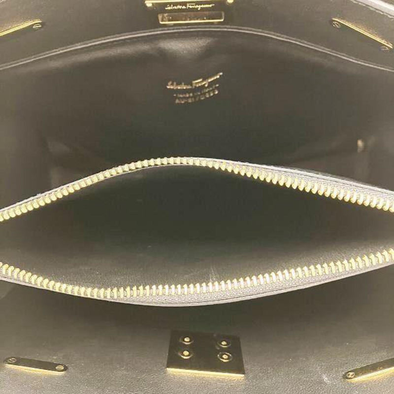 Salvatore Ferragamo Black Leather Handbag (Pre-Owned)