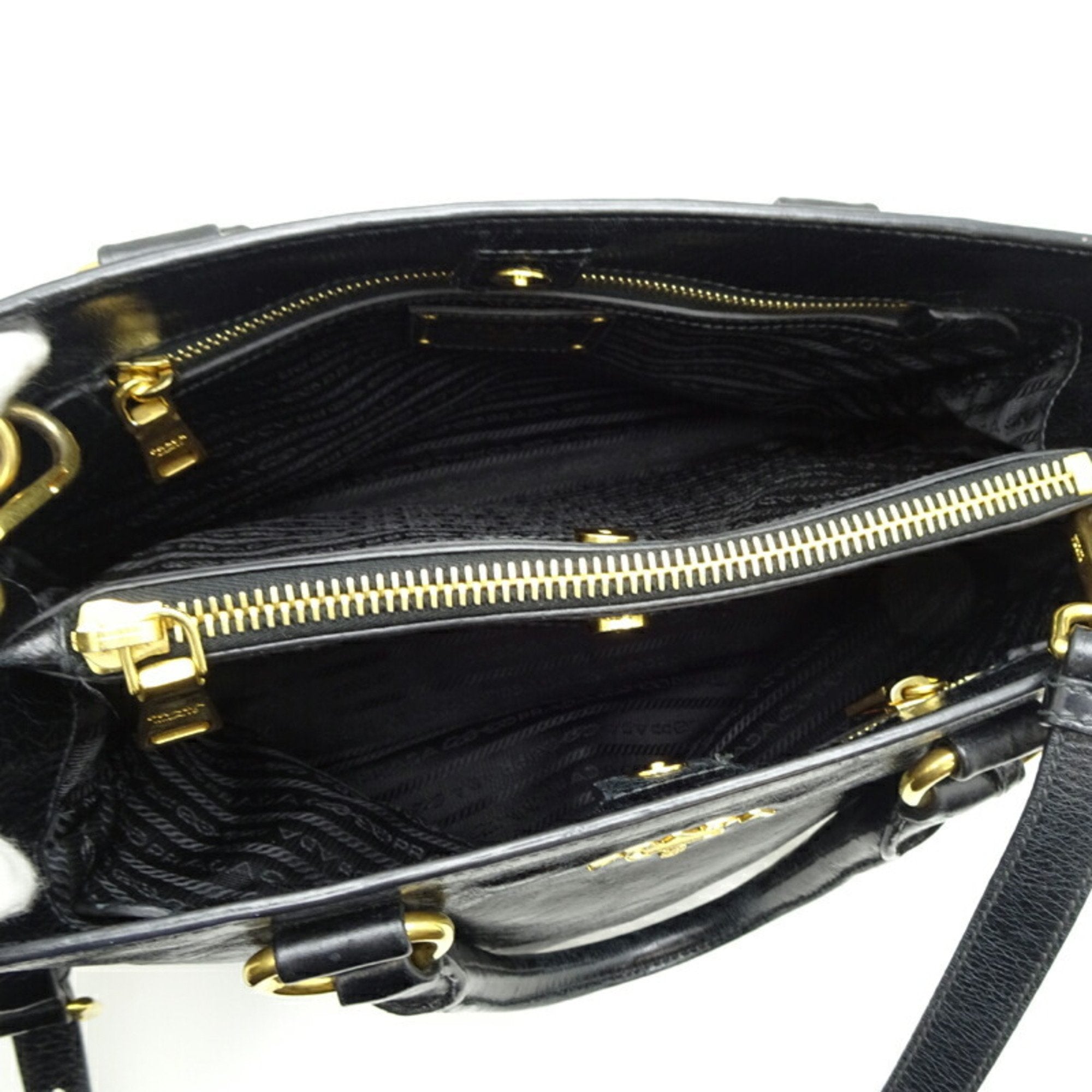 Prada Black Handbag (Pre-Owned)