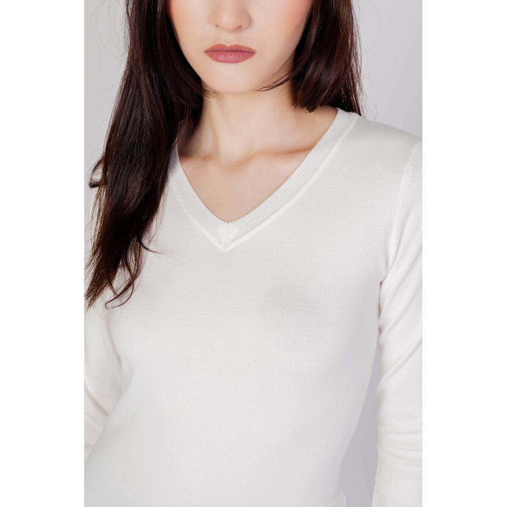 Guess White Cotton Tops & Women's T-Shirt