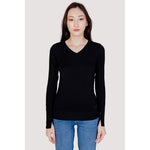 Guess Black Cotton Tops & Women's T-Shirt