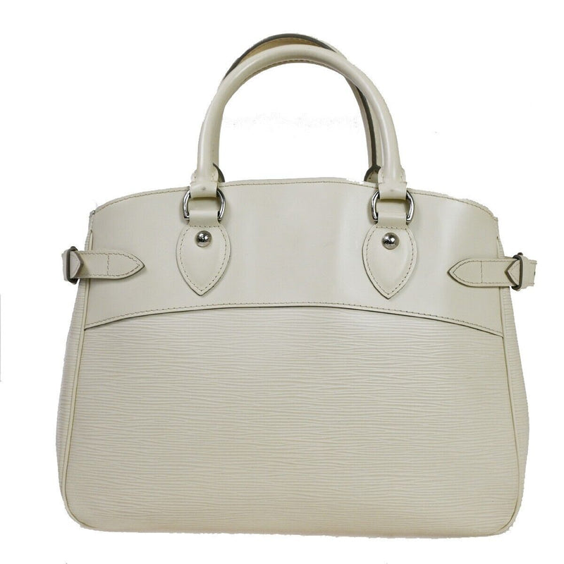 Louis Vuitton Passy Leather Handbag (pre-owned) in White